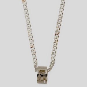 GUCCI NWT Made In Italy 925 Sterling Silver Round Branded PendantNecklace/Unworn